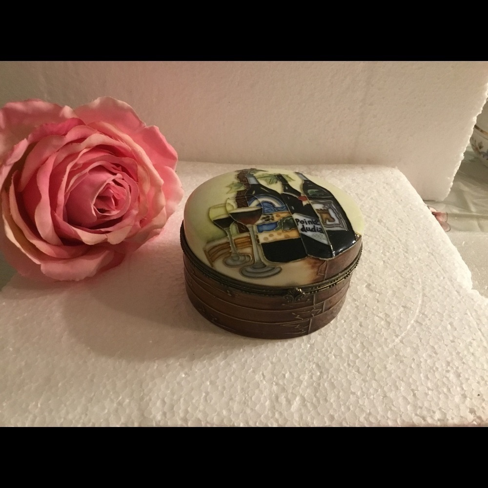 💐🌹vintage 🍷 WINE ACCESSORY TRINKET BOX💐‎